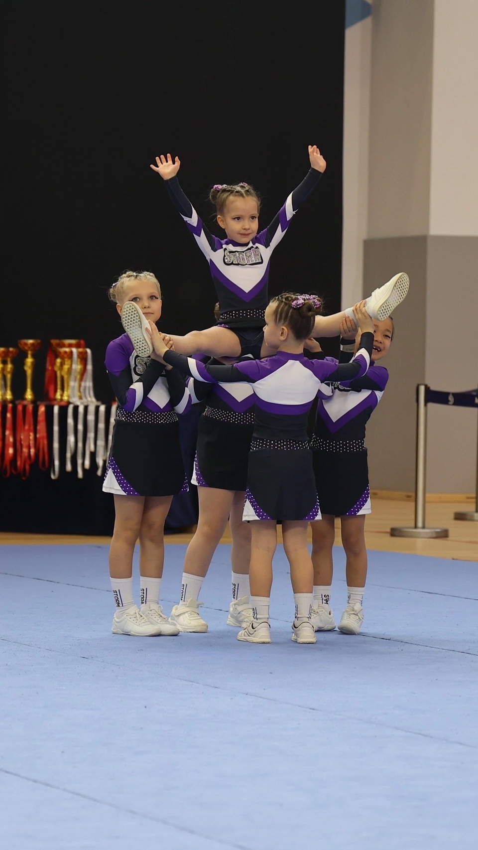 Костюмы для черлидинга START2GYM - команда STORM - lookbook_kostumy_dlya_cherliding_komanda_storm.webp (lookbook фото)